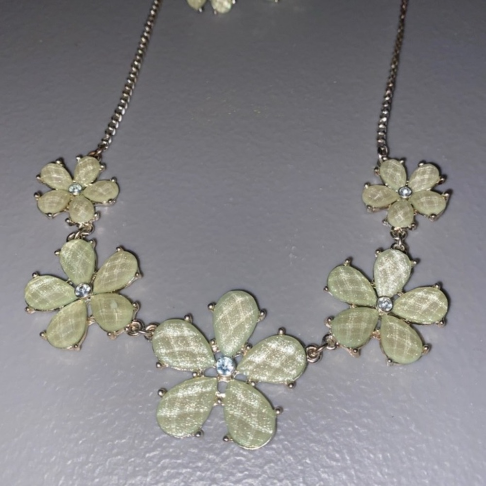 Flower necklace